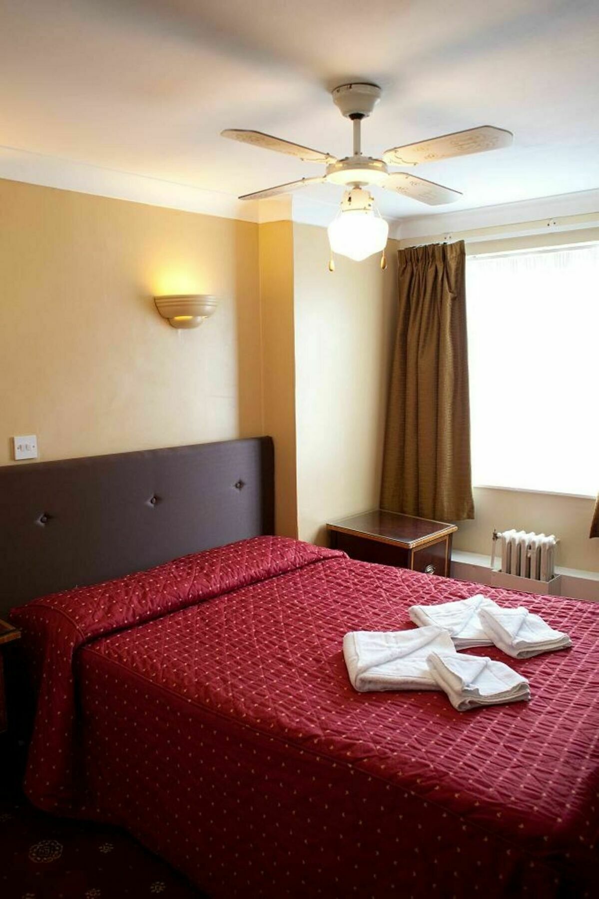 Rose Court Hotel Лондон Екстериор снимка