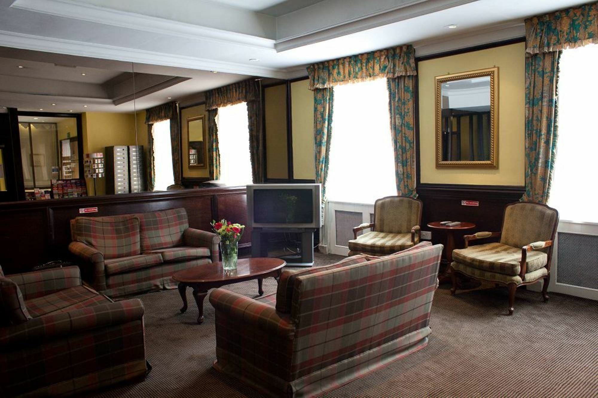 Rose Court Hotel Лондон Екстериор снимка