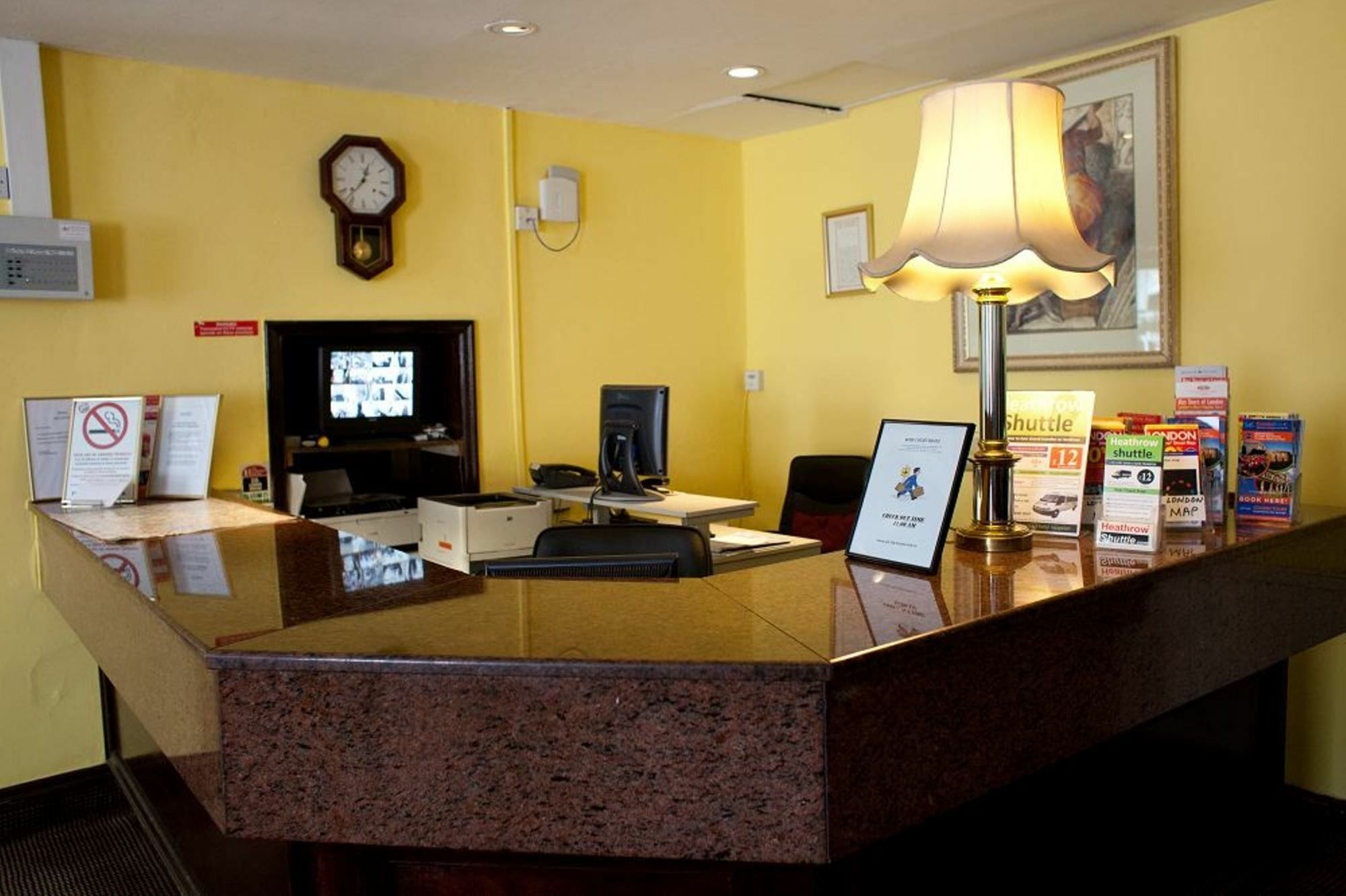 Rose Court Hotel Лондон Екстериор снимка