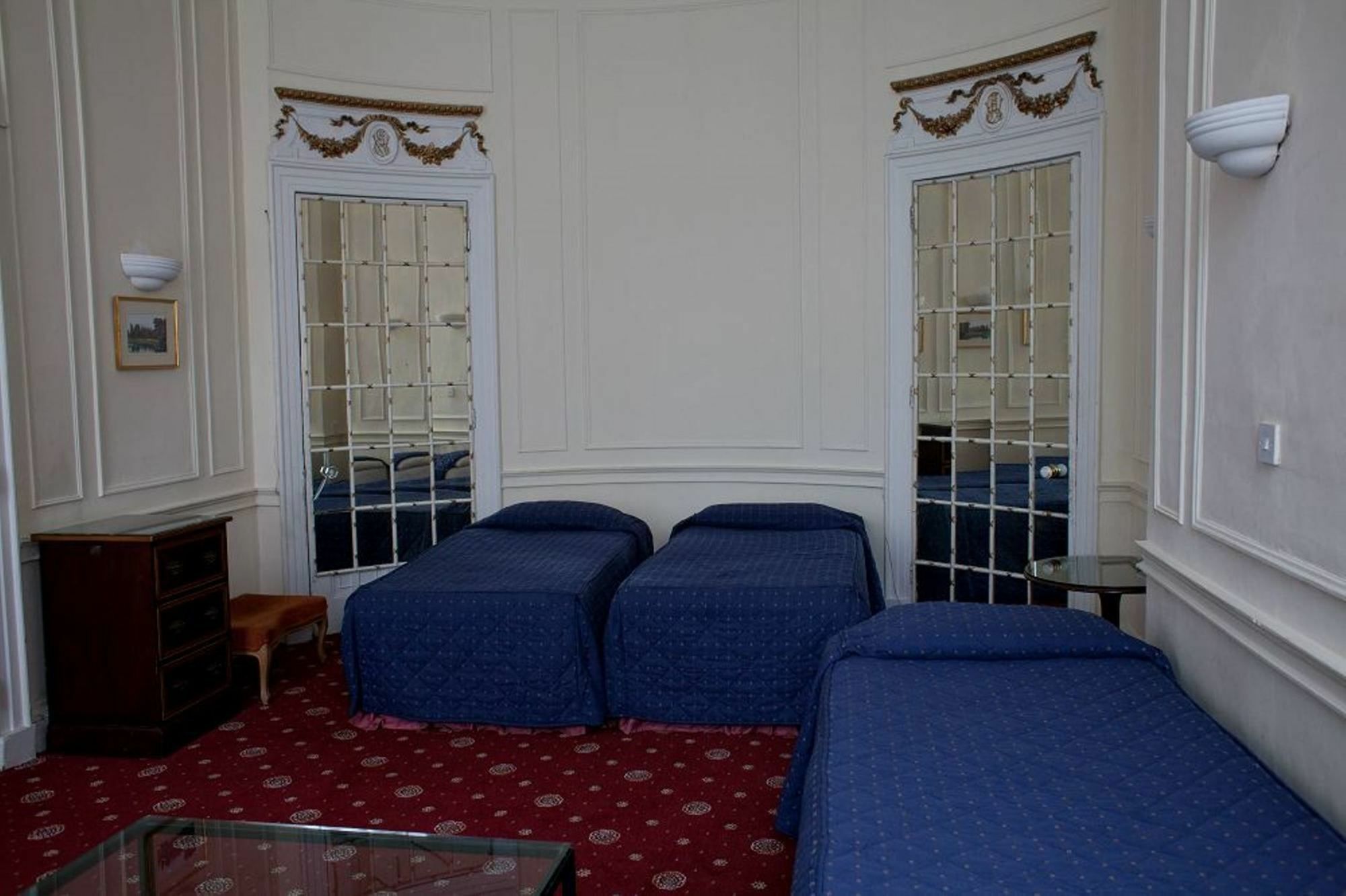 Rose Court Hotel Лондон Екстериор снимка