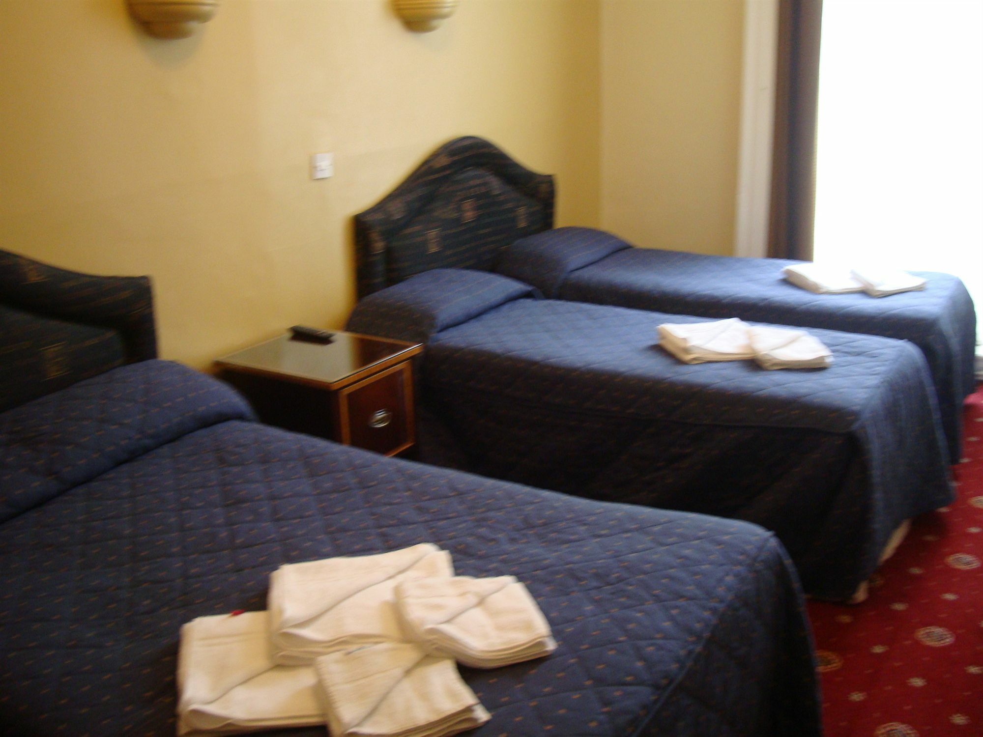 Rose Court Hotel Лондон Екстериор снимка